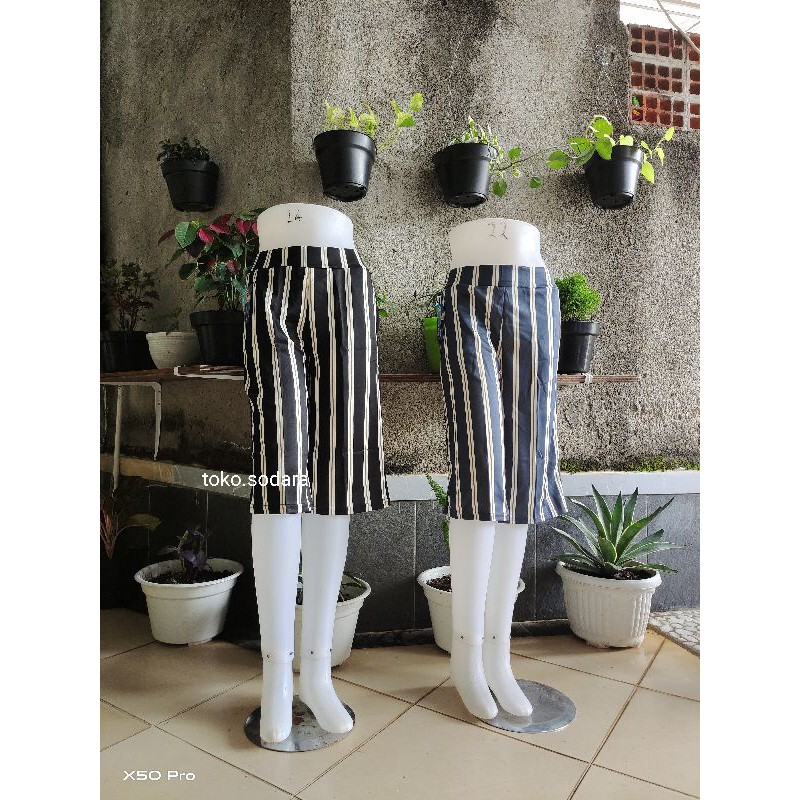 Celana Scuba pendek // Celana Wanita motif Salur