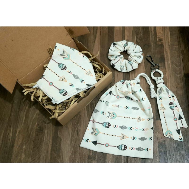 

Hampers ultah/wisuda/siraman dll