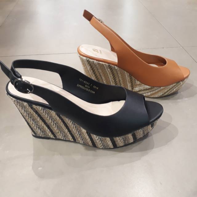 Bata wedges