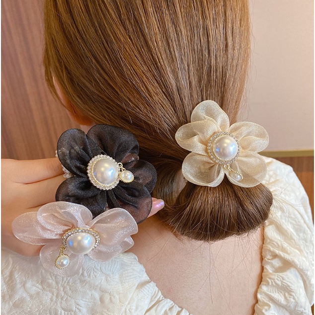 Scrunchies Karet Ikat Rambut / Skruncis Kuncir Bunga Mutiara Kemala