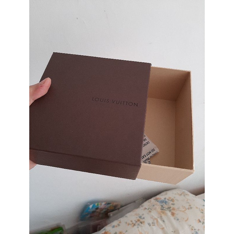 box authentic LV