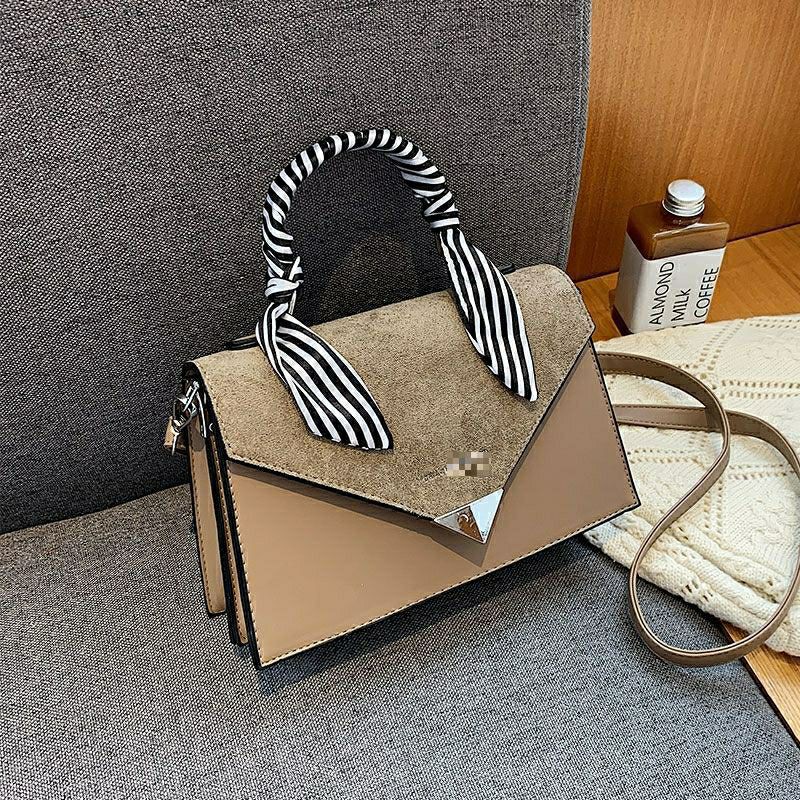 TAS SELEMPANG WANITA CHARLES & KEITH WARNA KHAKI