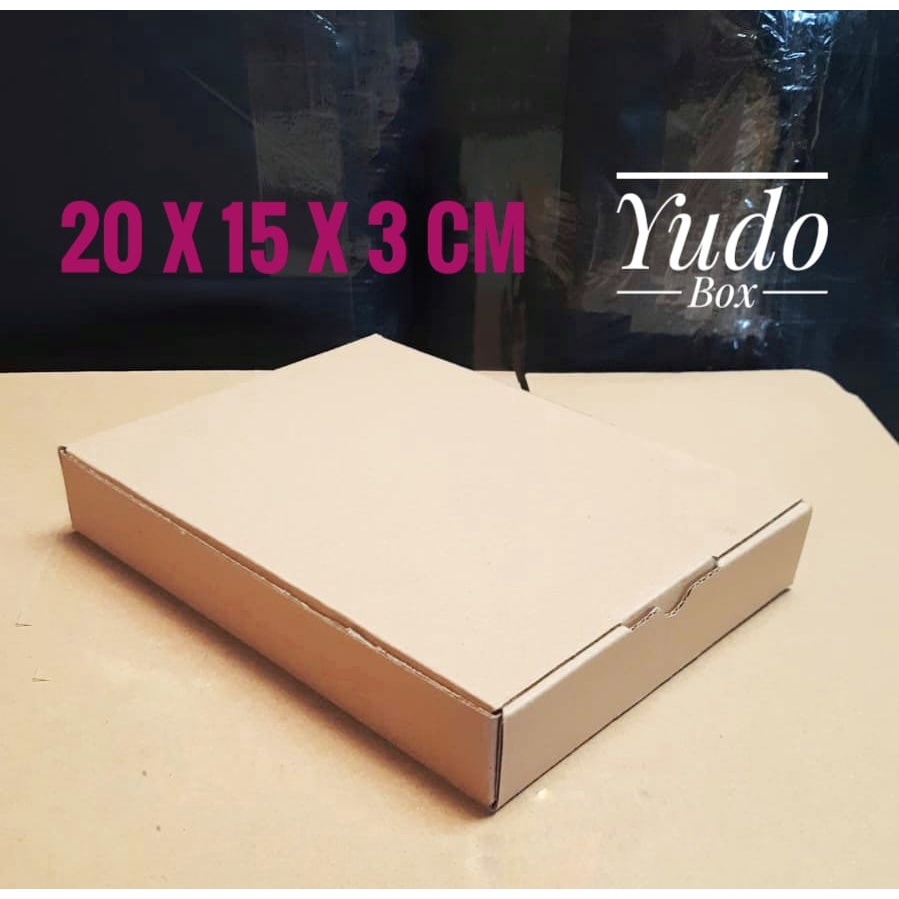 

Kardus karton uk. 20 x 15 x 3 cm...die cut box kotak Souvenir -dll