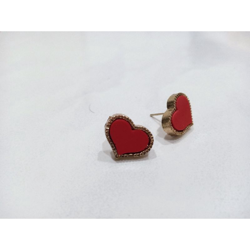 Anting Love. Anting tusuk.