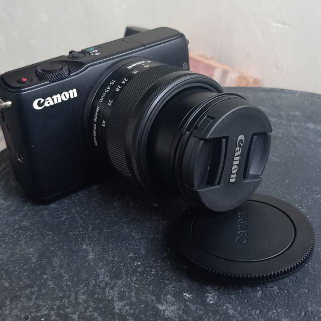 Canon EOS M10 mirrorless