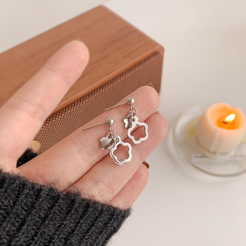 Anting Tusuk Motif Bunga Hollow Ala Harajuku / Retro Untuk Wanita
