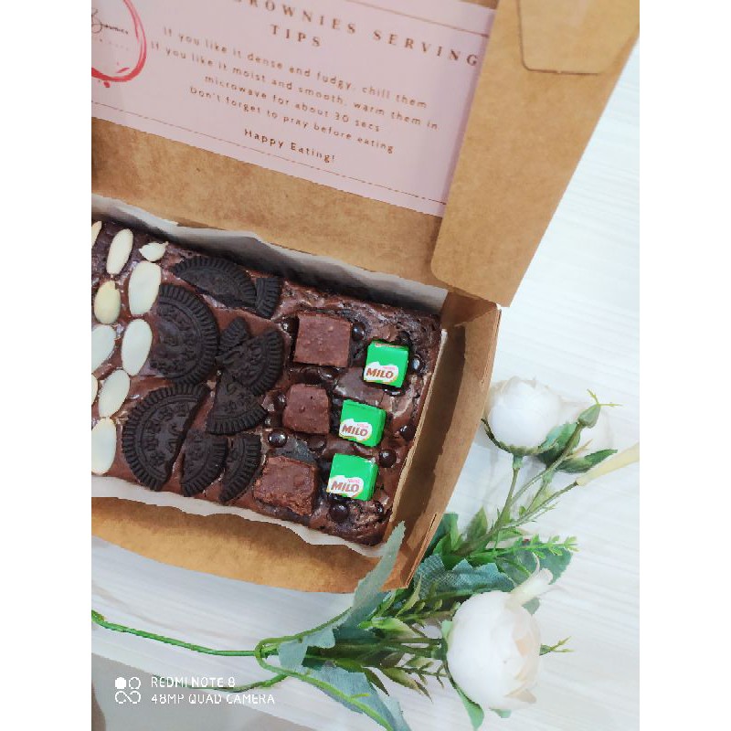 Brownies Bella Brownies Panggang Premium MELTED topping Silverqueen Milo Almond Oreo Personal Size II HAMPERS LEBARAN 2023