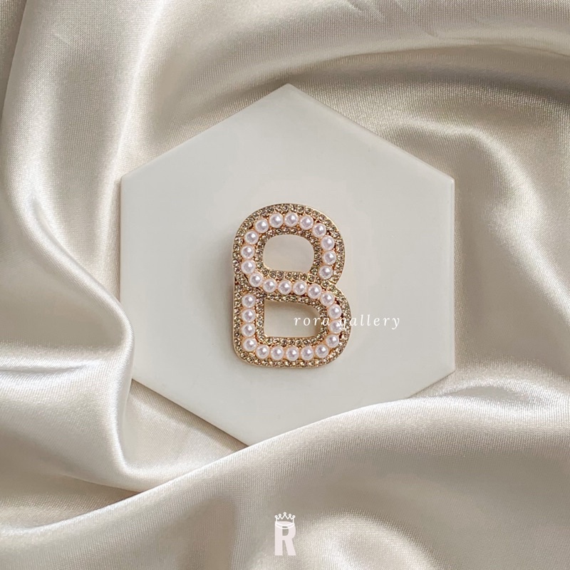Rora PART 1 NEW BROOCH | BROS BUTTONSCARVES | Rora Gallery-R gold