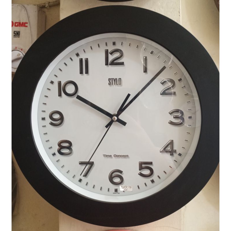Jam Dinding STYLO (3252-17) Mesin Quartz Dan Mesin Sweep Ukuran Diameter Cukup Besar Yaitu 34CM