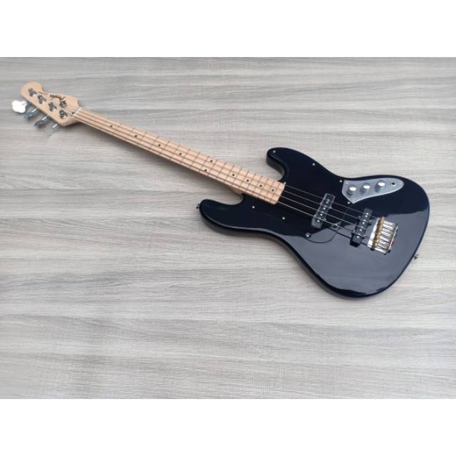 Bass Fender Jass Bass Hitam Neck Mepple