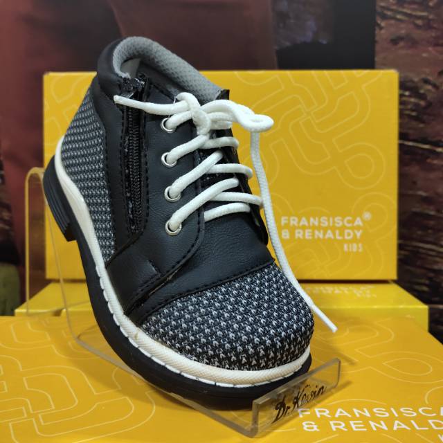 Sepatu boots anak (fransisca renaldy)