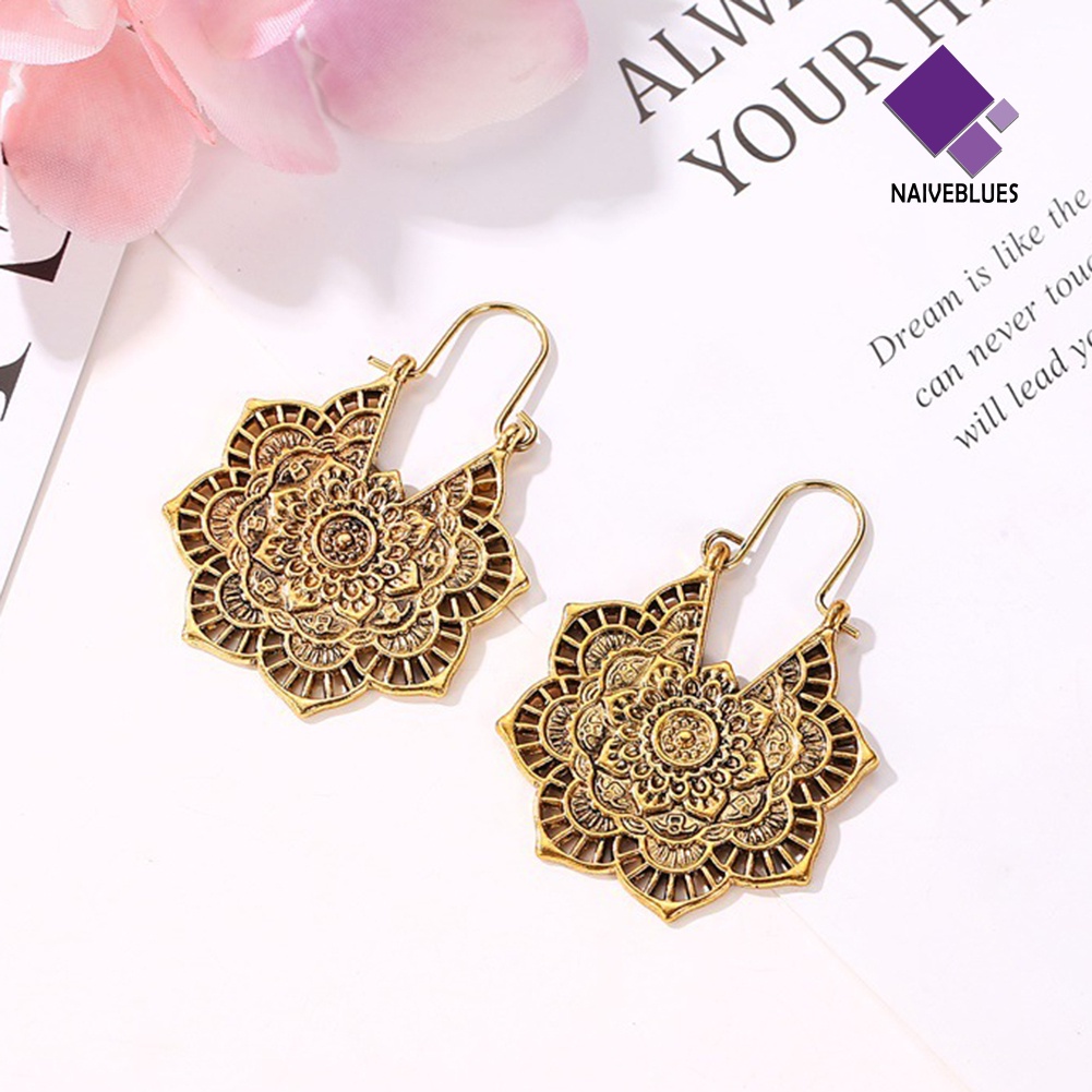 Anting Leverback Desain Ukiran Bunga Hollow Out Gaya Vintage Untuk Wanita