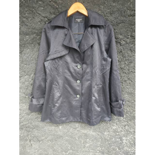 Coat hitam wanita