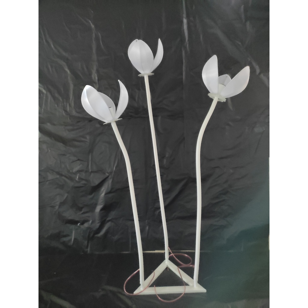 Standing Segitiga Kap Lampu Bunga Tulip