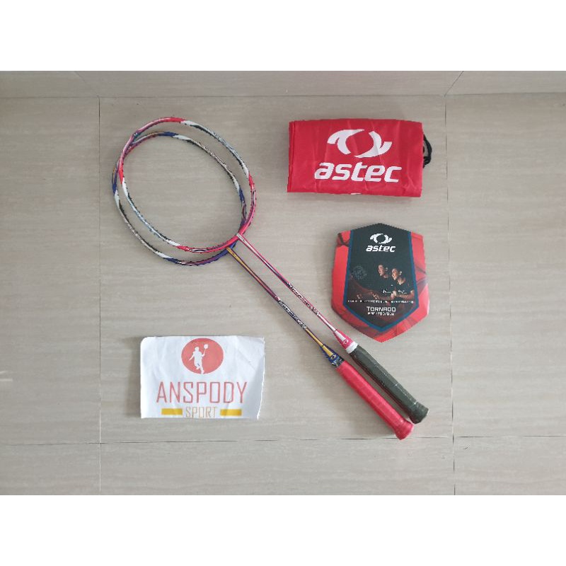 RAKET BADMINTON ASTEC TORNADO 900