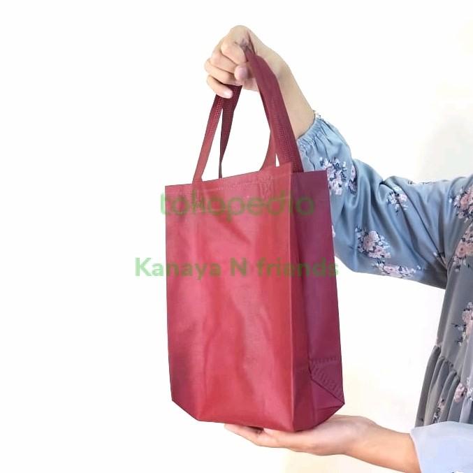 

Goodiebag Tas Spunbond 20X25 + Goodie Bag + Harga Perkodi