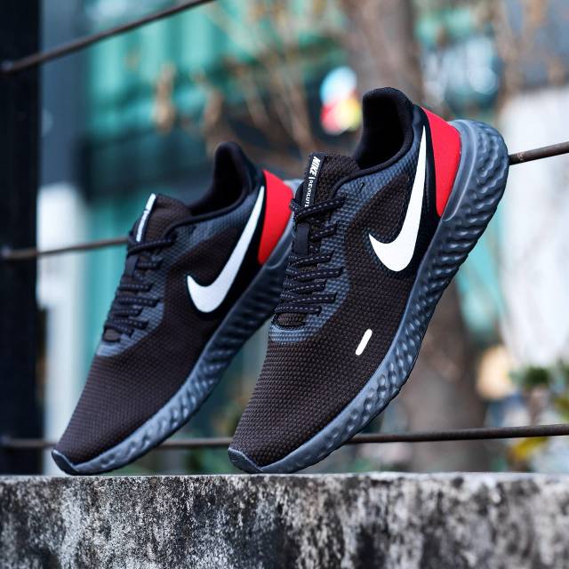 Original BNWB Sepatu Nike Revolution 5 Black White Red Sol Grey