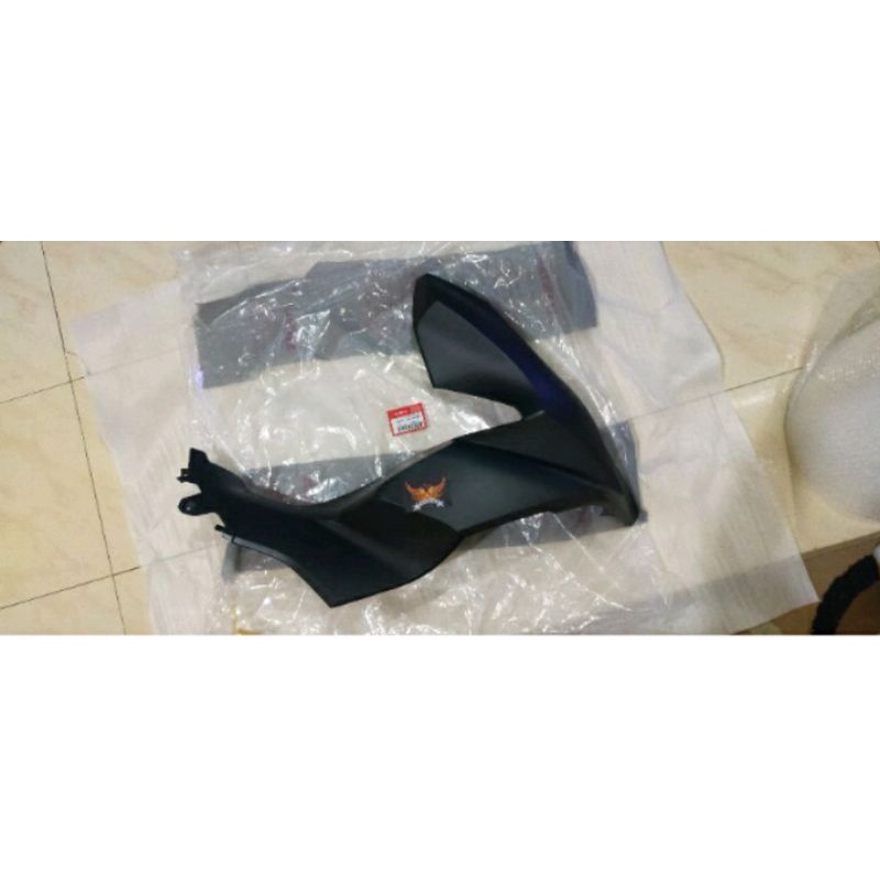 SAYAP SAMPING KANAN PCX160 HITAM DOFF 64501-K1Z-J10ZR COVER BODY DEPAN KANAN PCX160 HITAM DOFF ORIGI