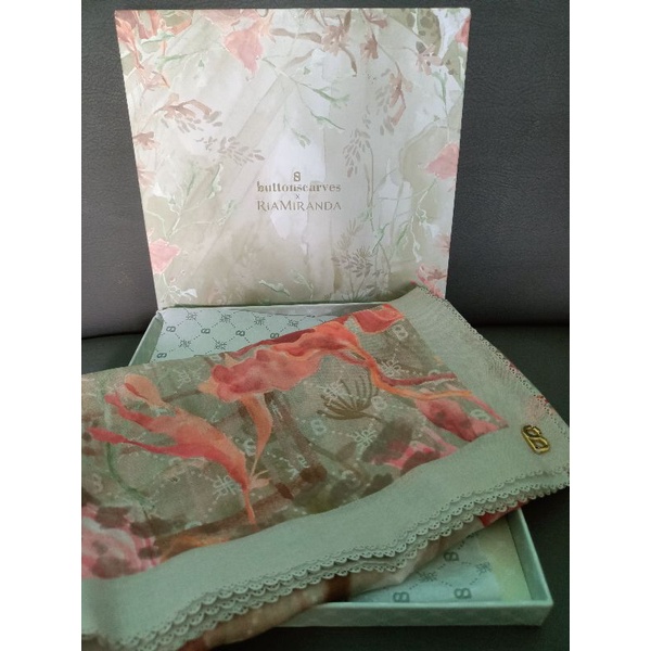 Buttonscarves Xanadu abalone