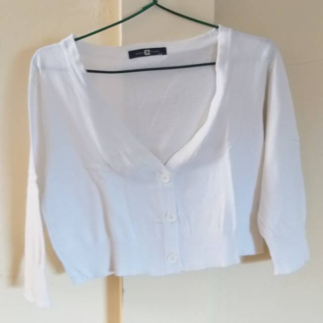 C2 Basic Outfitters White Cardigan (Outer Kardigan Putih Preloved)