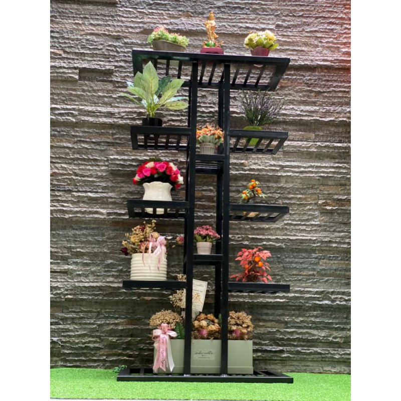 LEMARI TANAMAN HIAS BESI HIAS