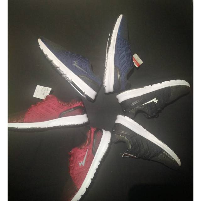 Sepatu running eagle