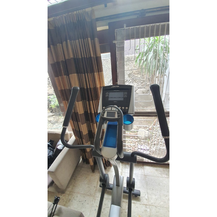 LIFE FITNESS X7 ELLIPTICAL CROSS TRAINER HOME EXERCISE CARDIO MACHINE SECOND LIGHTLY USED PRELOVED BEKAS LIKE NEW TREADMILL