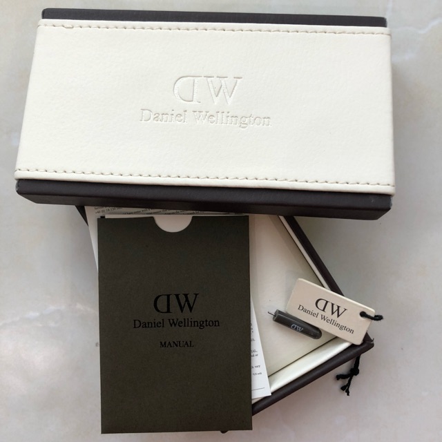 Box ori daniel wellington putih