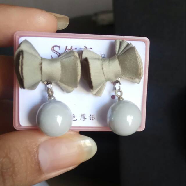 Anting pita tusuk