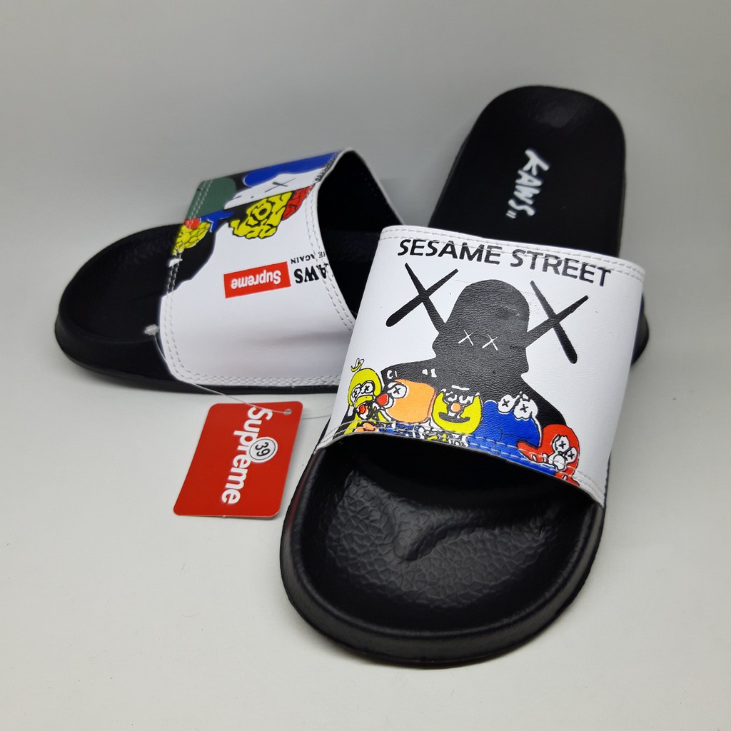 SANDAL PRIA KAWS X SUPREME SESAME STREET SENDAL SLOP PRIA SLIDE