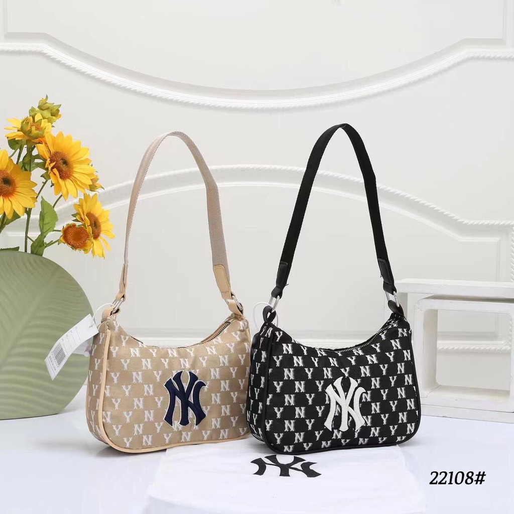 TAS MLB MONOGRAM HOBO NEW YORK YANKEES 22108#