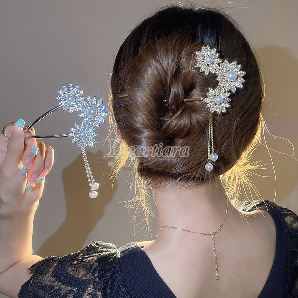 Jepit Rambut Desain Bunga Aksen Berlian