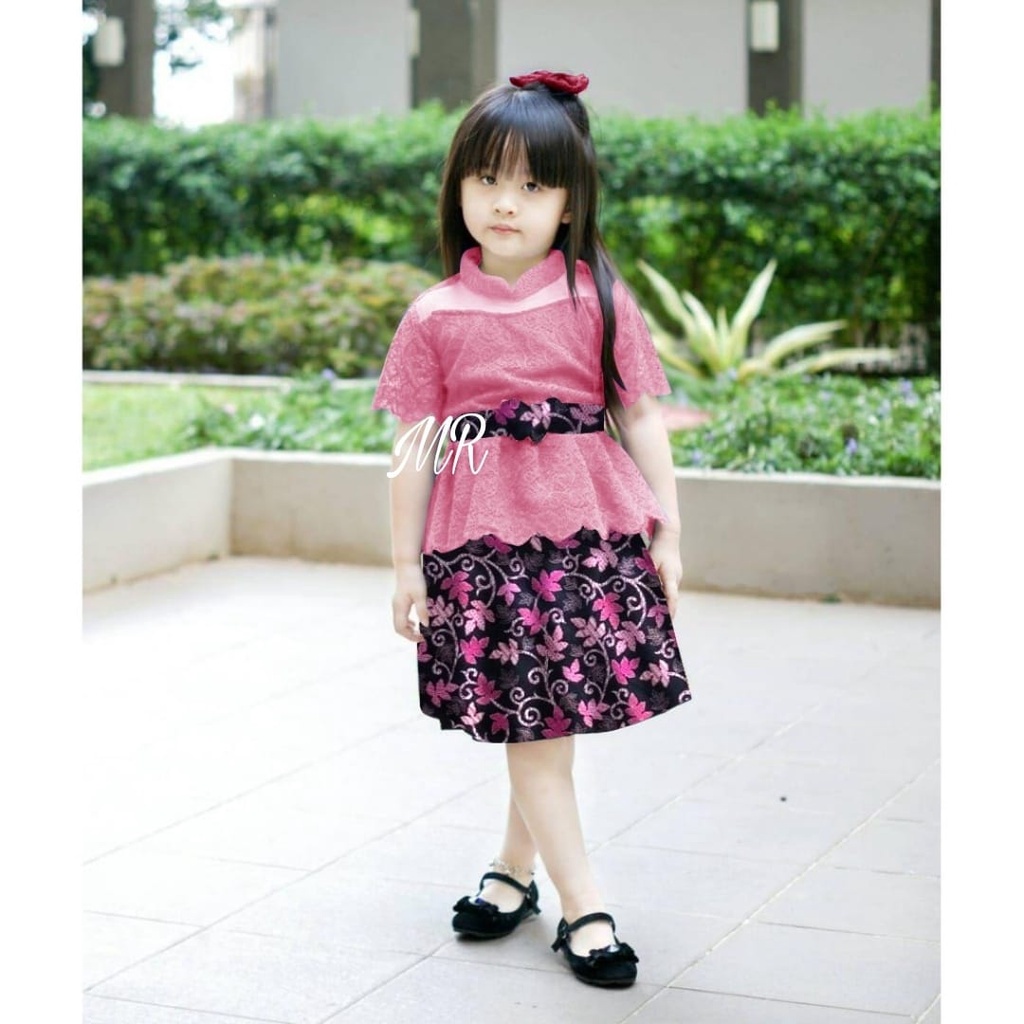 Set Kebaya Anak Perempuan Pakaian Tradisional Baju Brokat Modern Rok Batik Kutu Baru / Setelan kebay