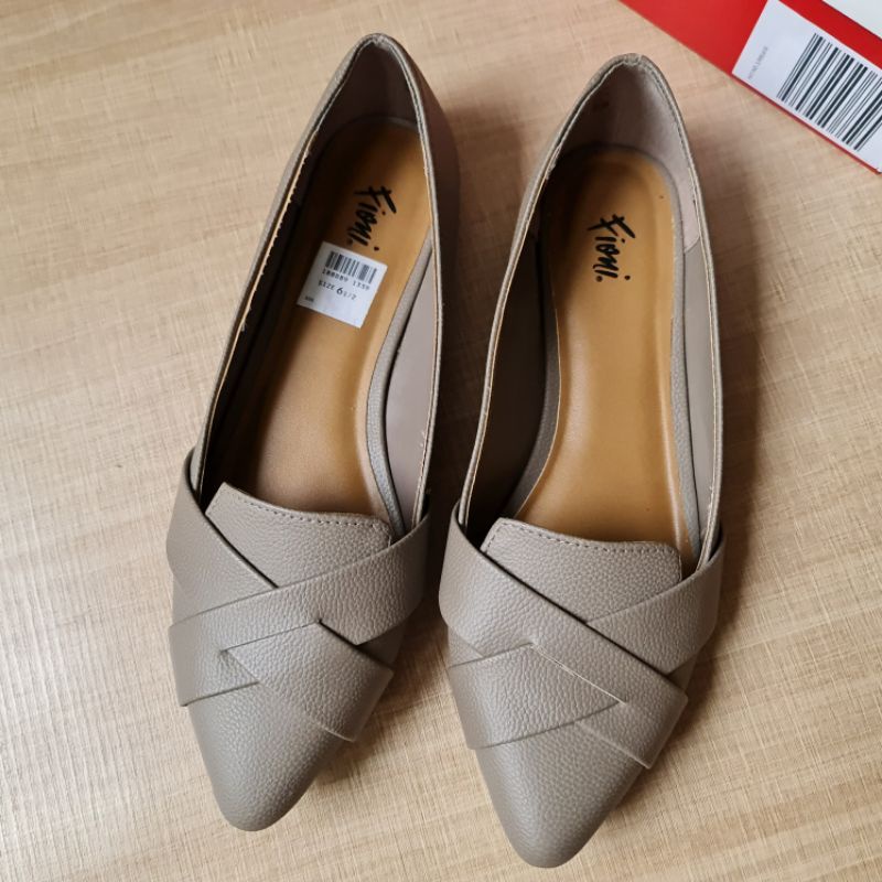 preloved/bekas sepatu wanita size 6,5 / 37 branded