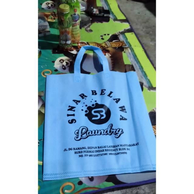 

Tas goodiebag polosan dan jasa sablon satu sisi satu warna