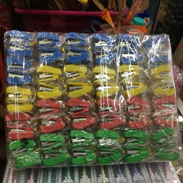 Souvenir gant kunci staples