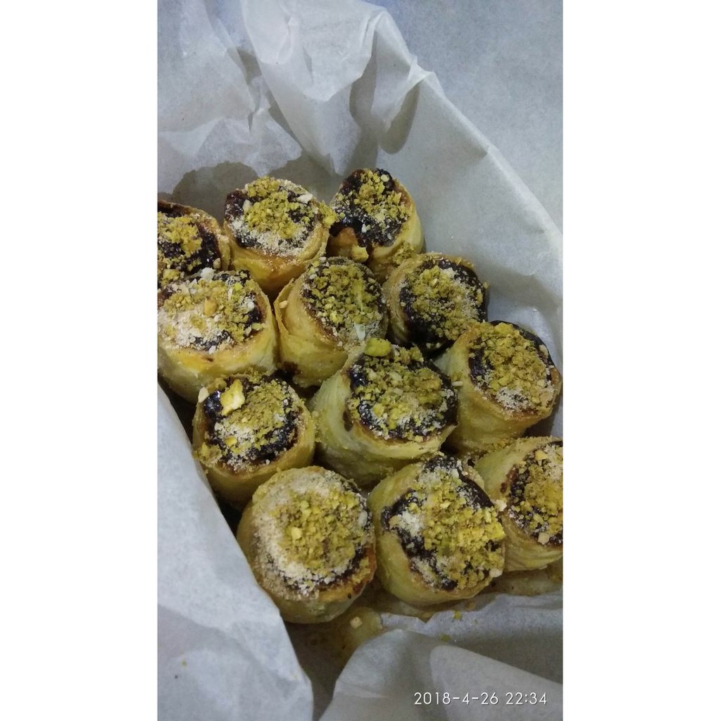 

Arabic Sweet - Baklava Roll Mixnut