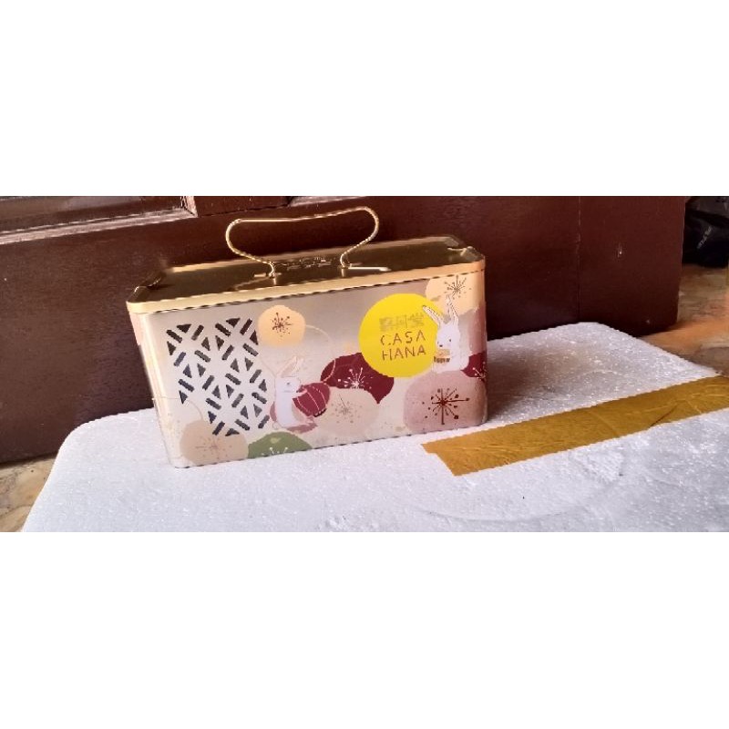 casahana mooncake isi 4pcs kaleng gold