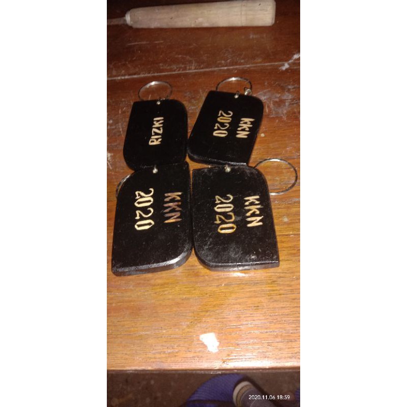 GANTUNGAN KUNCI UKIR FREE NAMA/GANTUNGAN KUNCI KAYU JATI/GANTUNGAN CANTIK