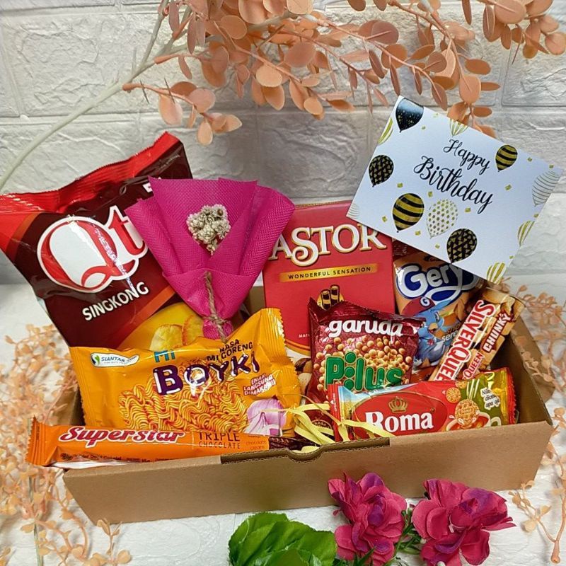 Hampers Ultah Kado Ulang Tahun Hampers Wisuda Kado Wisuda Gift Box Hadiah Ultah Hampers anniversary Kado Ultah Hadiah Wisuda Kado Jajanan Kado Snacks Hampers Jajanan Hampers Snacks Hadiah Anniversary Kado Pacar Hampers Cewek Hadiah Cewek Kado Cewek