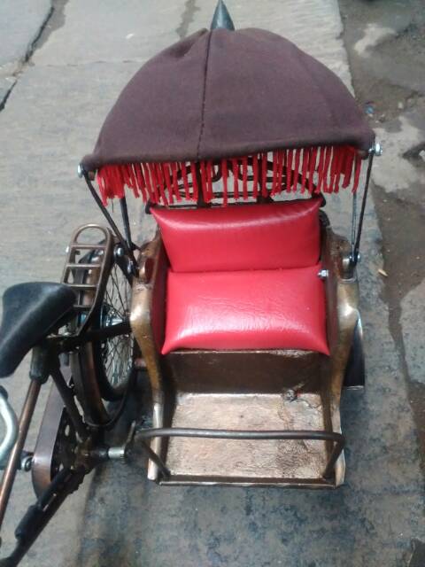 (BISA COD) Miniatur Sepeda Becak Payung Manado Bahan Besi - Souvenir Jogja Candi Prambanan