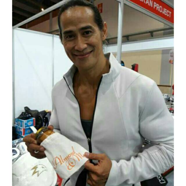 

Almond roasted in a jar / Almond panggang tanpa cangkang