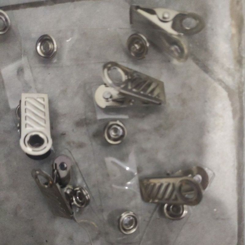 

jepitan garis besi nametage isi 5 pc