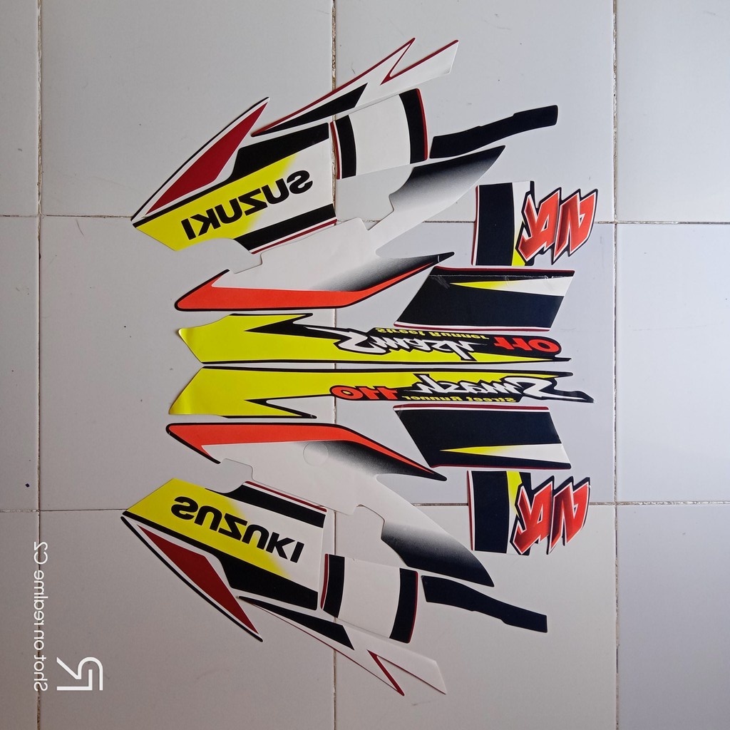 stiker striping motor suzuki smash Sr 110 2005 merah