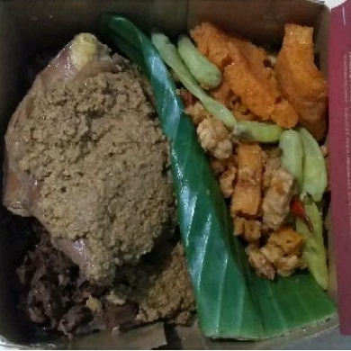 

2 porsi GUDEG YU NARNI FRESH VACCUM, murah, enak (gudeg, krecek, dada/paha atas 2 ) Oleh-oleh Jogja