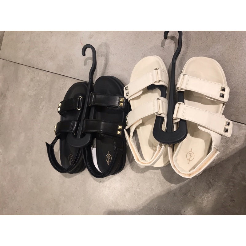 sendal stradivarius best seller