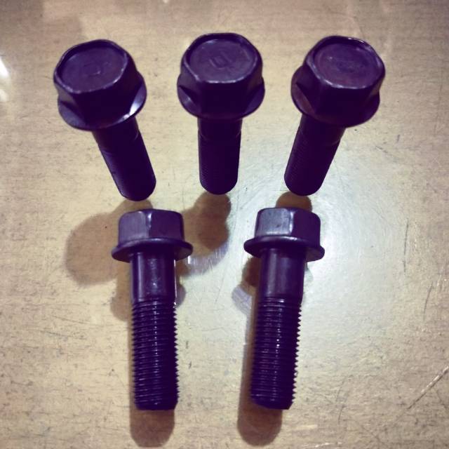 Baut As roda Canter ps136