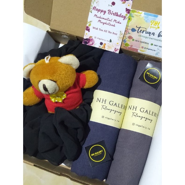 

HAMPERS HIJAB FREE KARTU UCAPAN MURAH