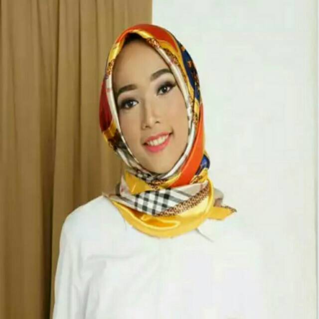 TERLARIS. B4 Jilbab Segi Empat Burberry Branded Polyester Silk Premium Ori Import
