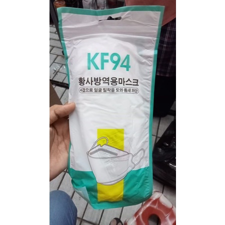 MASKER KF94 ISI 10 hitam/putih